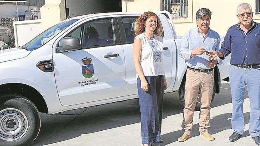 El Ayuntamiento renueva la flota de vehículos del servicio de Obras Públicas
