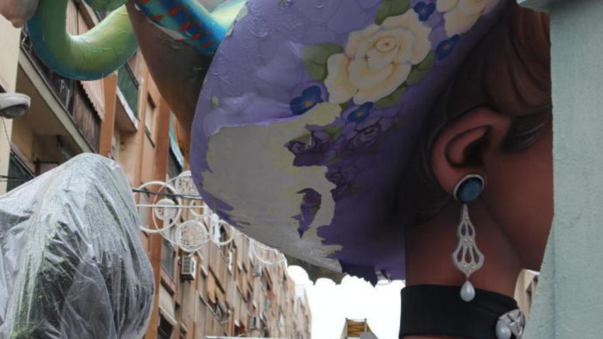 El temporal causa destrozos en las fallas de Valencia