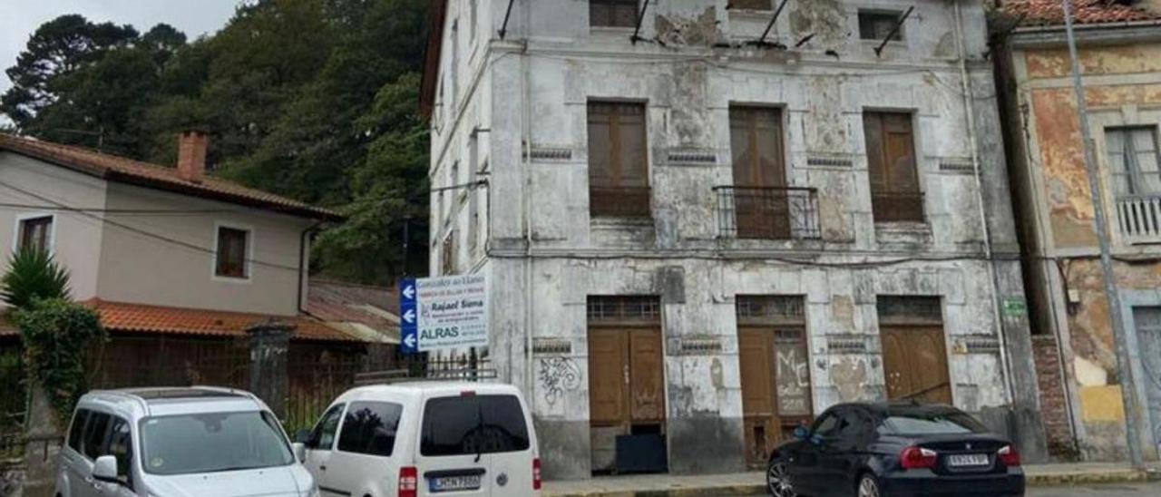 El edificio que albergará la escuela infantil de Arriondas. | M. V.