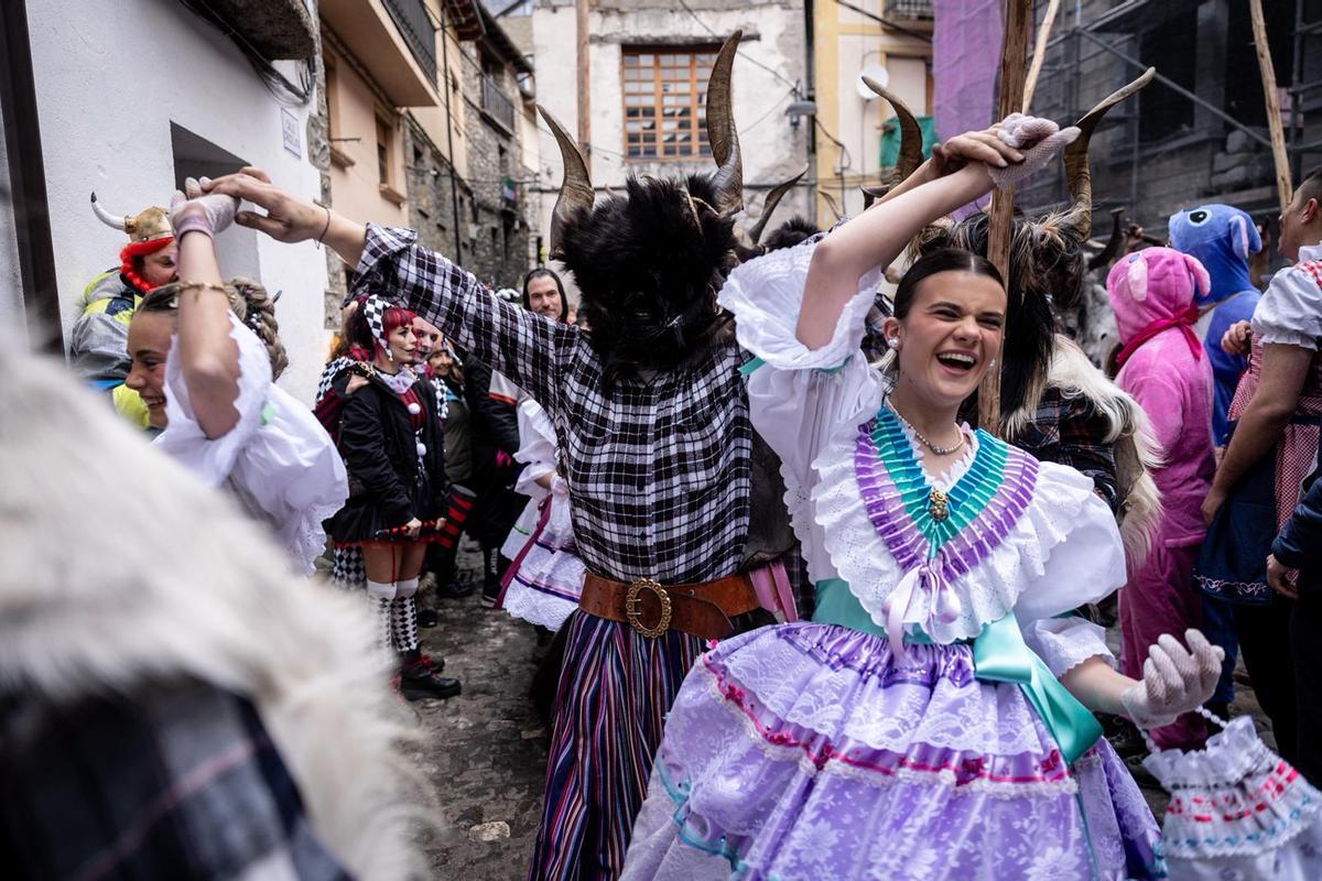 En imágenes I La localidad de Bielsa celebra su tradicional Carnaval