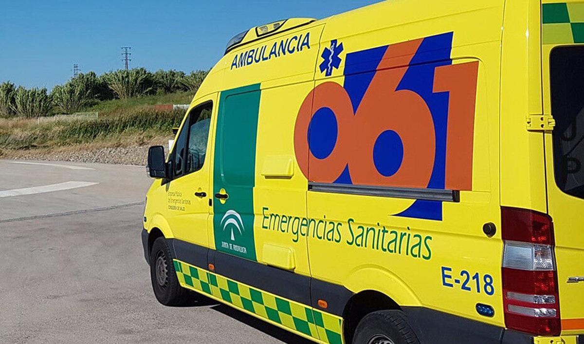 Una ambulancia del 061.
