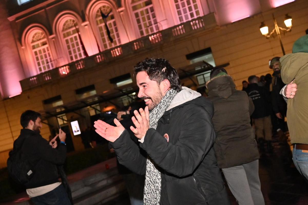 Alberto Guiberteau, director musical de A Contragolpe, instantes después de conocer su pase a la Gran Final del Comba 2026.
