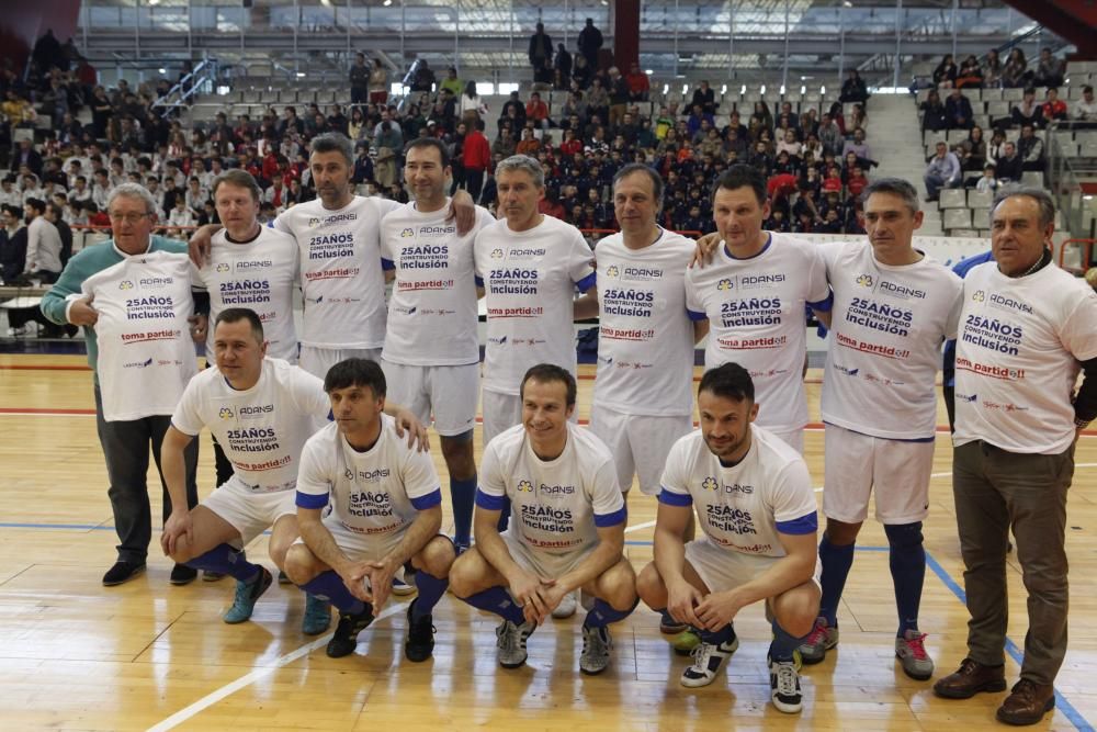 Partido benéfico entre exjugadores del Sporting y del Oviedo en favor de la Asociación Adansi