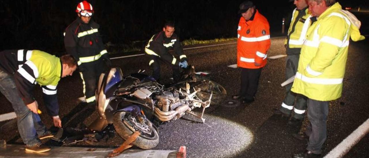 Varela acudió al punto en el que ocurrió el siniestro mortal en la tarde del domingo. // Bernabé/Luismy