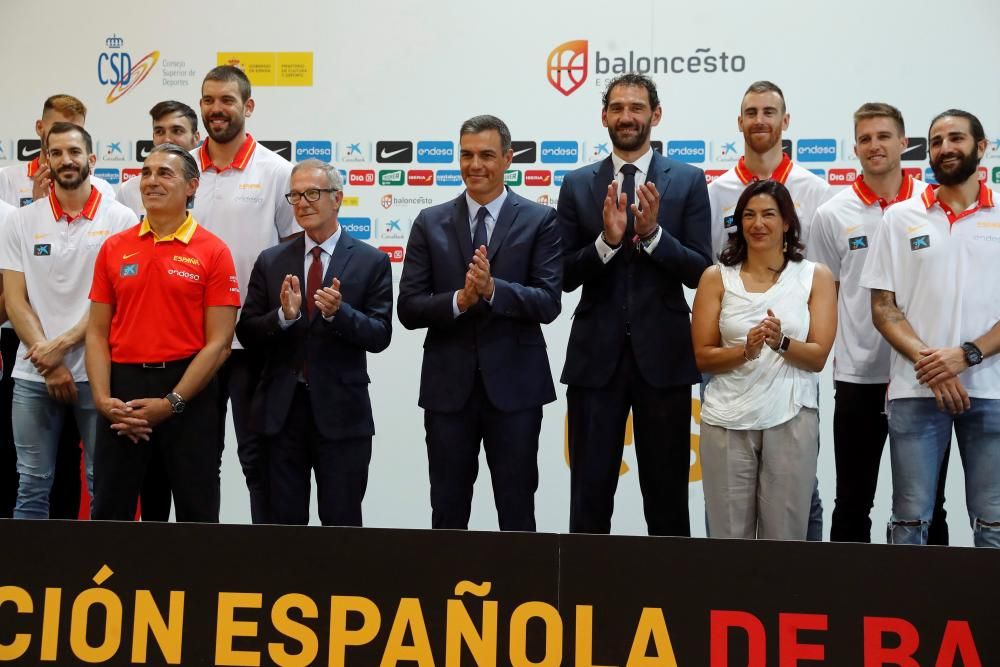 Pedro Sánchez despide a la selección española