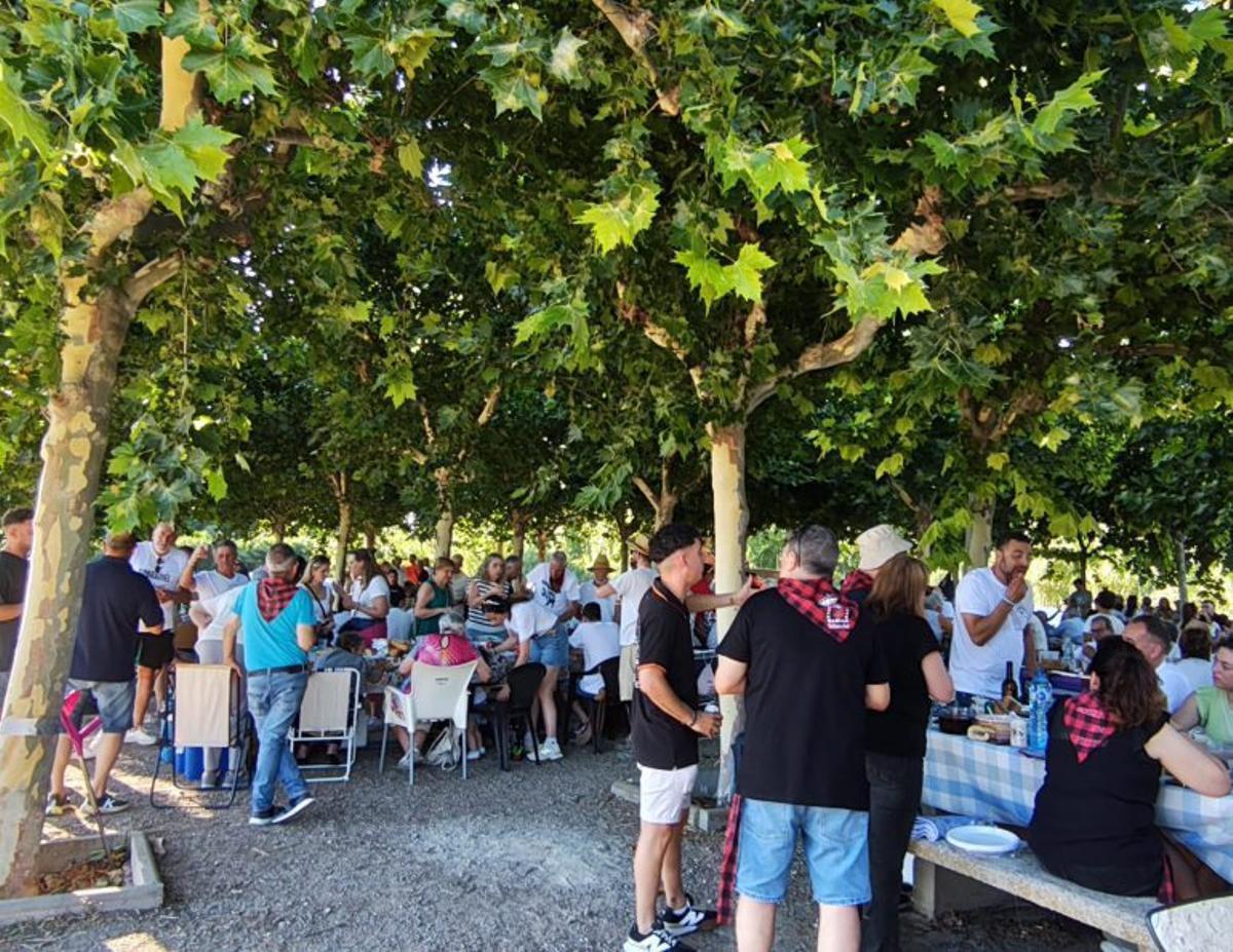 El grupo Estampa Navarra actuó en Sobradiel.