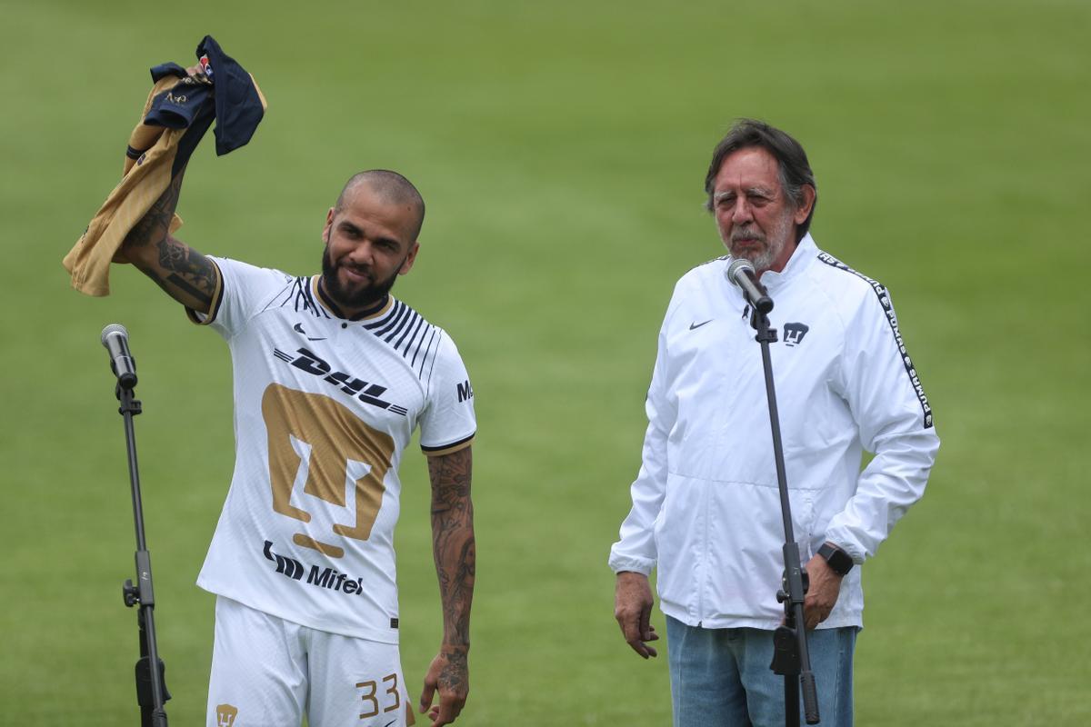 Dani Alves, en su presentación con el Pumas de México.