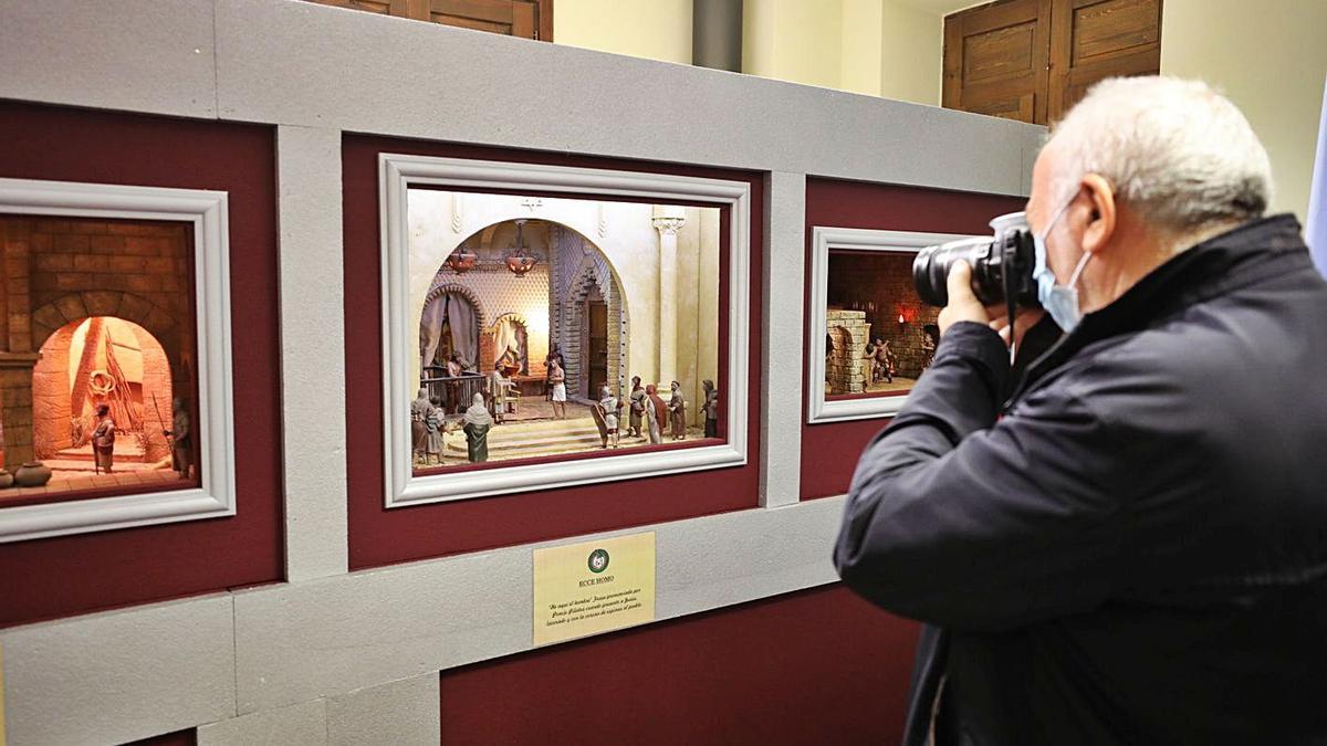 La Casa del Belén volvió a abrir ayer sus puertas en Elche tras varios meses cerrada. | ANTONIO AMORÓS