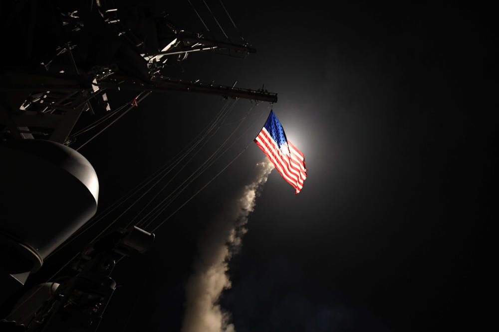 EEUU ataca Siria en respuesta al bombardeo con armas químicas.