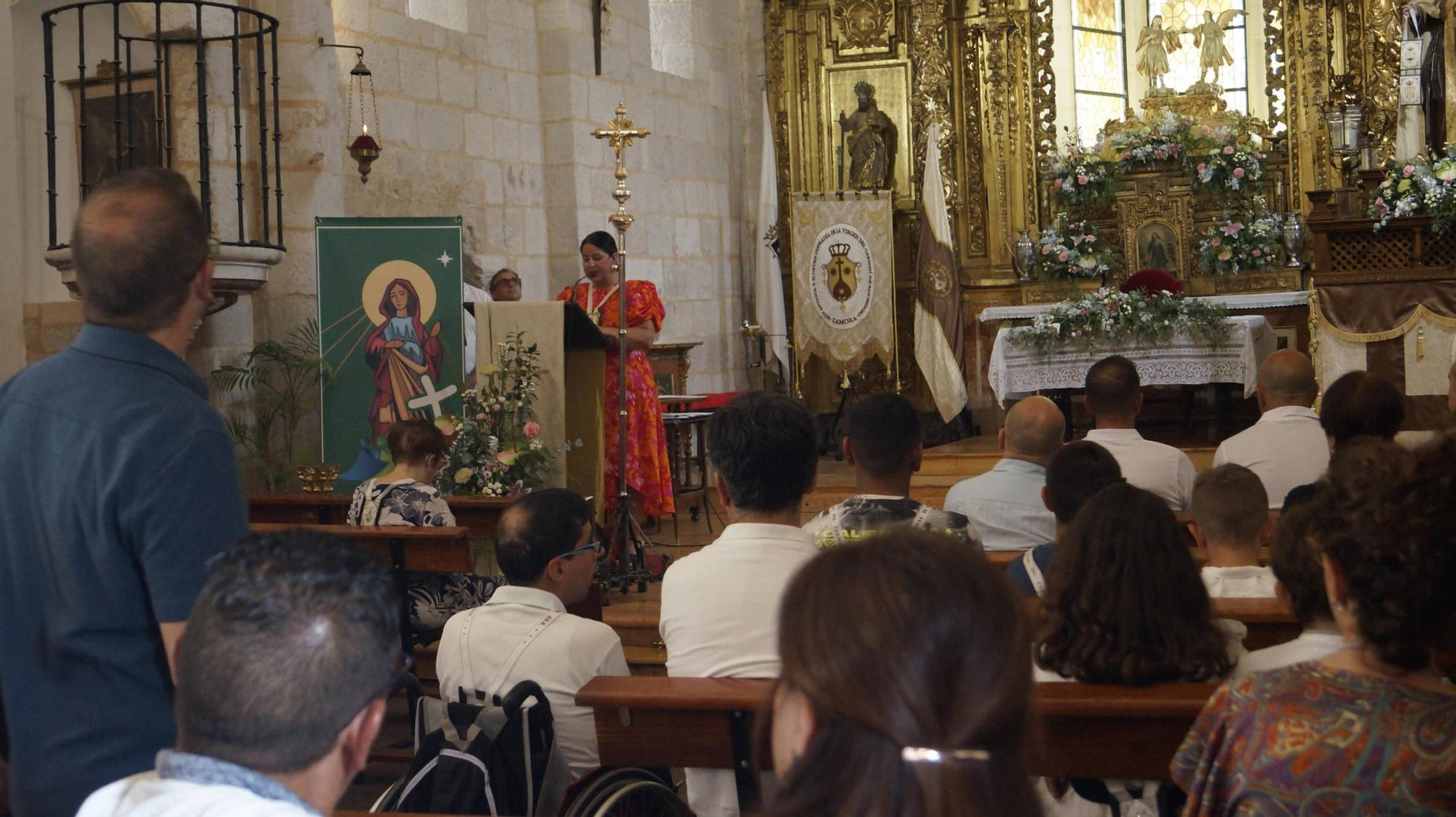Procesión de los niños organizada por la Cofradía del Carmen de San Isidoro