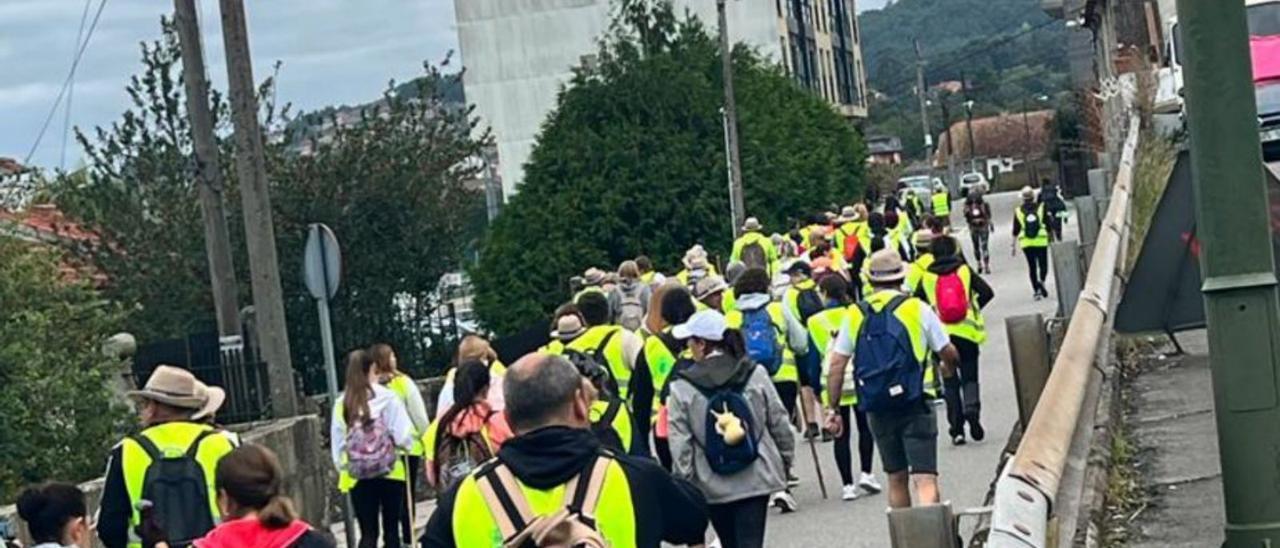 Vecinos de Vilanov,a en plena peregrinación a Compostela.