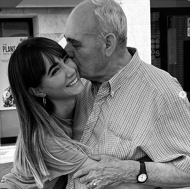 Aitana con su abuelo