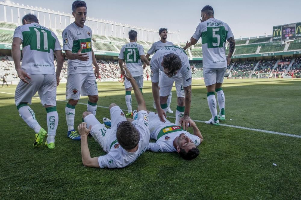 Los goles de Nino, Álex Fernández y Borja Valle le dan un respiro al equipo.