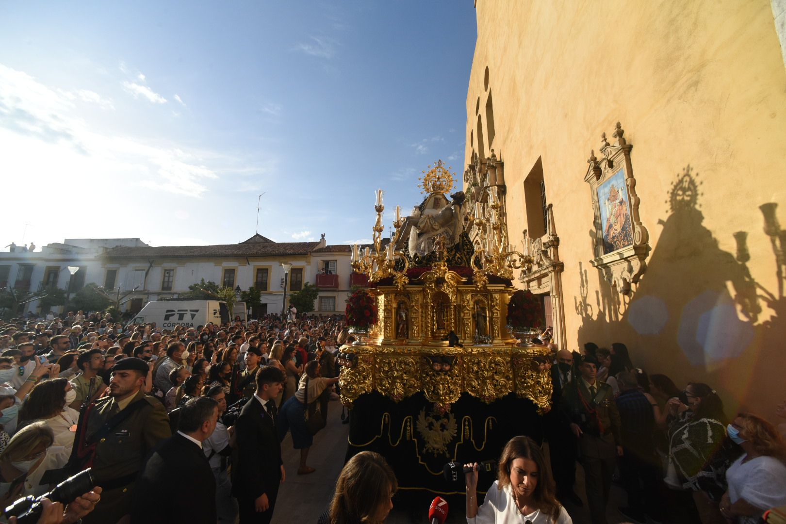 Las Angustias vuelve a recorrer las calles del barrio de San Agustín