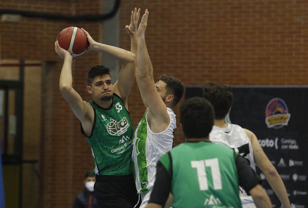 En imágenes, el derbi entre Coto Ciudad de Córdoba y el UCB Camper baloncesto