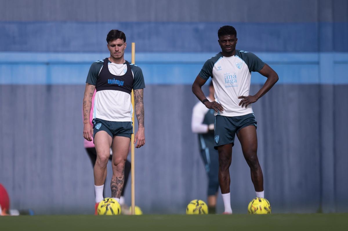 Murillo y Moussa, durante el entrenamiento de este martes en el anexo de La Rosaleda.