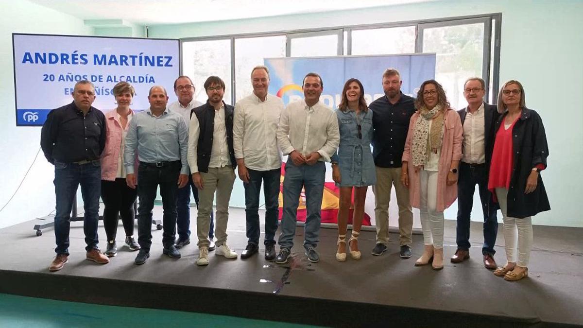 El alcalde estuvo acompañado por representantes del PP y buena parte de los miembros de su equipo de gobierno.