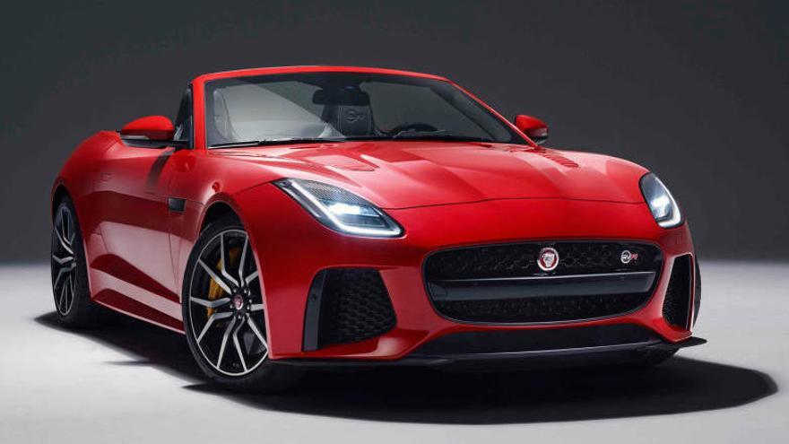 El frontal del F-Type incorpora un nuevo paragolpes y faros de LED