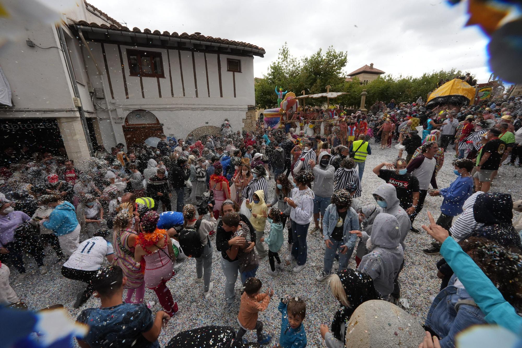 Búscate en el desfile de carrozas y disfraces de l'Anunci de Morella