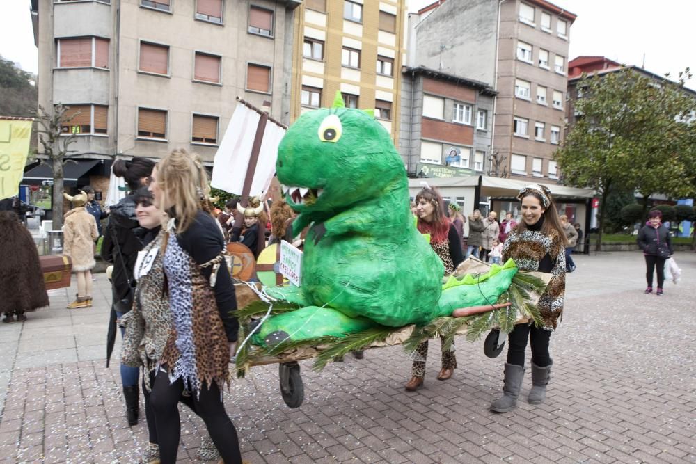 Desfile de Carnaval del colegio El Coto de El Entrego.