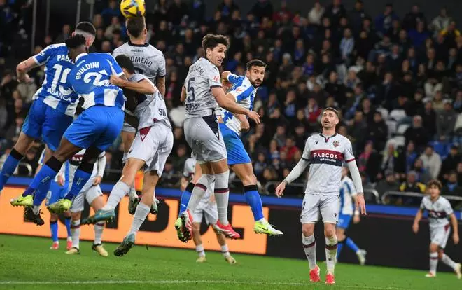 El Deportivo pierde en Riazor con el Levante (1-2)