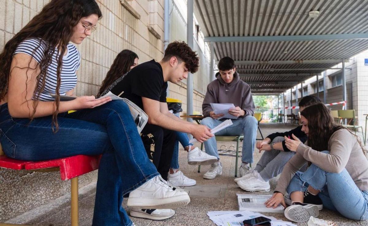 Primer día sin móviles en institutos y colegios.