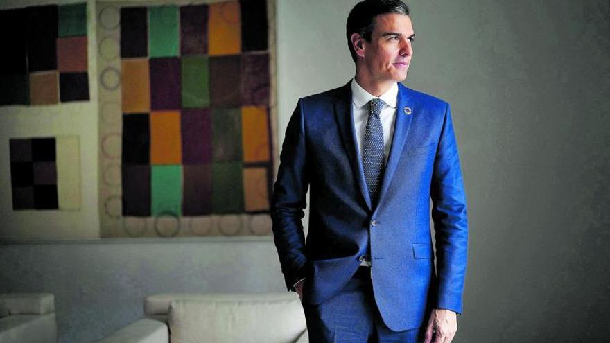Pedro Sánchez, después de la entrevista, en el Palacio de la Moncloa. | | JOSÉ LUIS ROCA