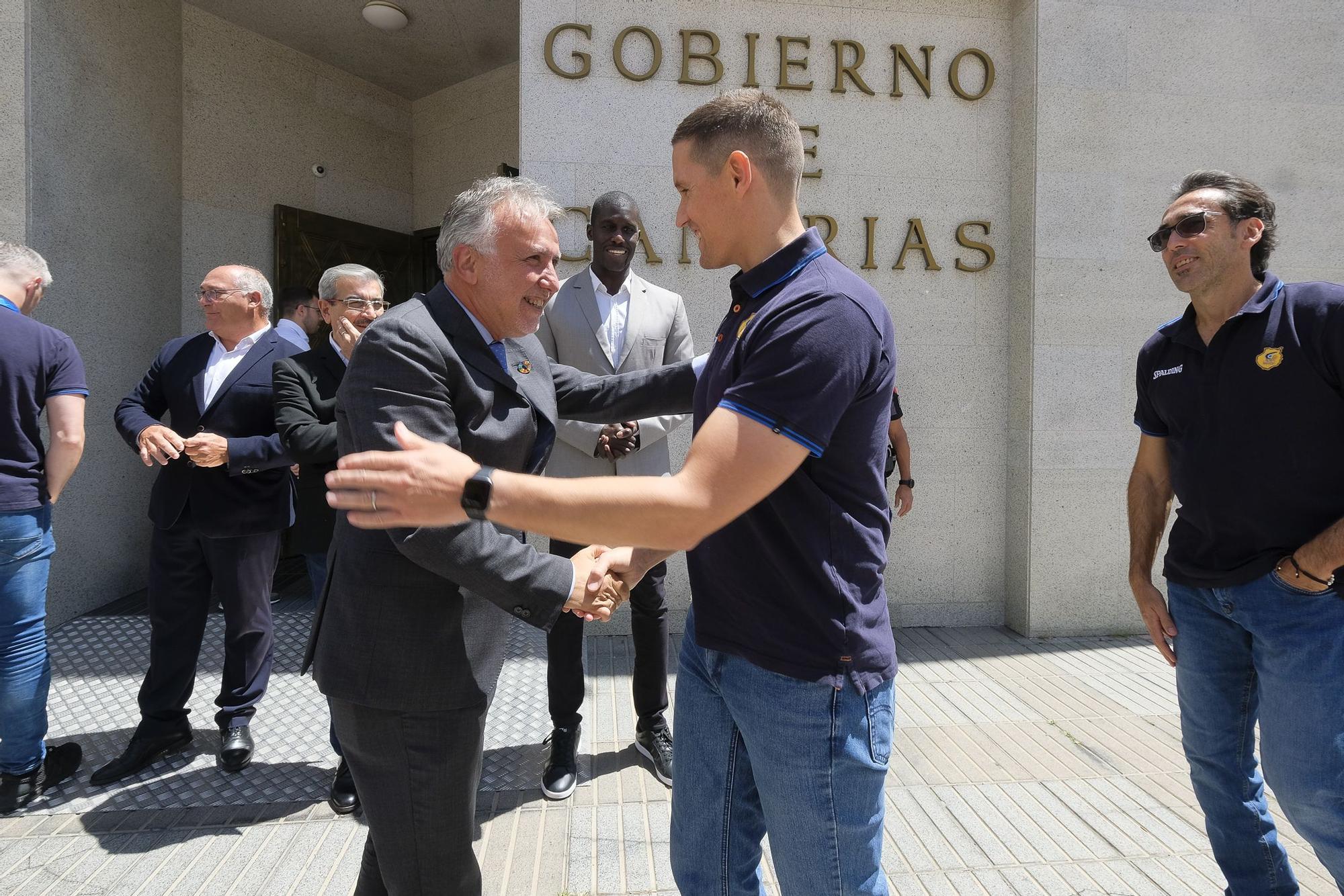 Ángel Víctor Torres recibe al CB Gran Canaria tras ganar la Eurocup