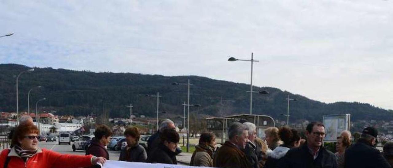 Protesta de ayer de la Plataforma de vecinos &quot;Beiramar&quot;. // G.N.