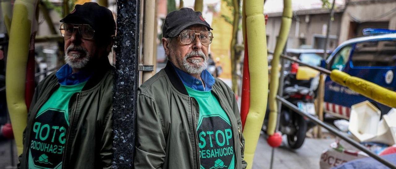 Ángel, en su barrio de toda la vida, en L’Hospitalet.