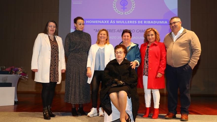 Ribadumia demuestra con su gala del 8-M que no hay oficios vedados a las mujeres