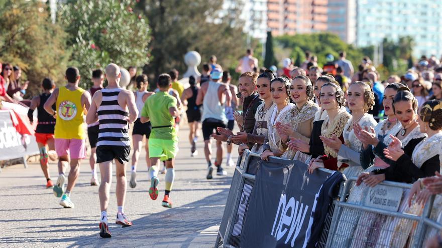 Matinal fallera al servicio del Maraton de València