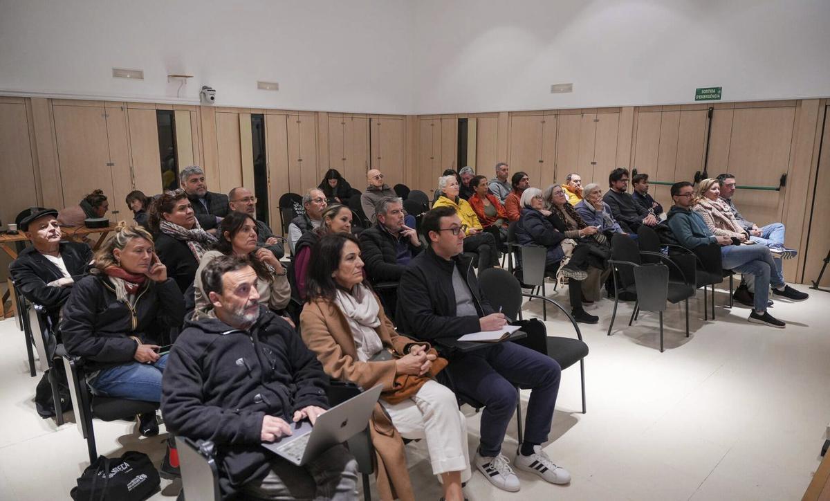 Asistentes a la presentación de las propuestas de Formentera.eco. | CIF