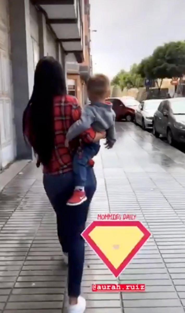 Aurah Ruiz con su hijo (que está mayorcísimo)