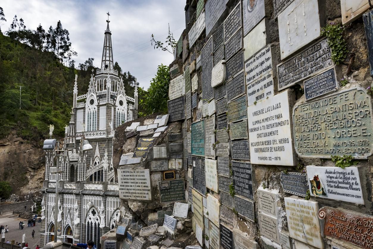 Mensajes e inscripciones en el Santuario de Las Lajas.
