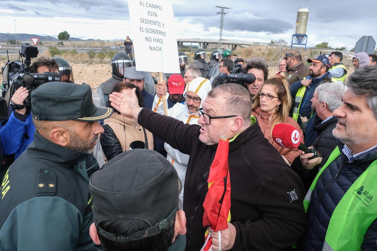Así ha sido la protesta de agricultores del Alto y Medio Vinalopó en Villena