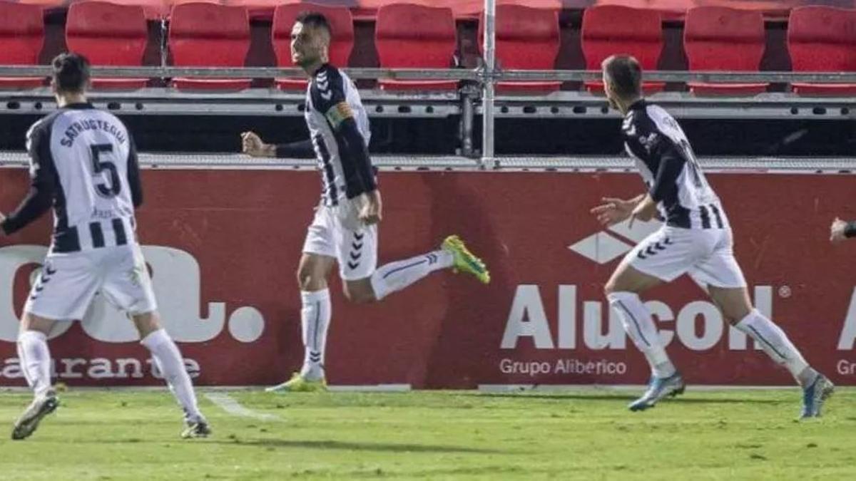 Cubillas celebra el gol del Castellón.