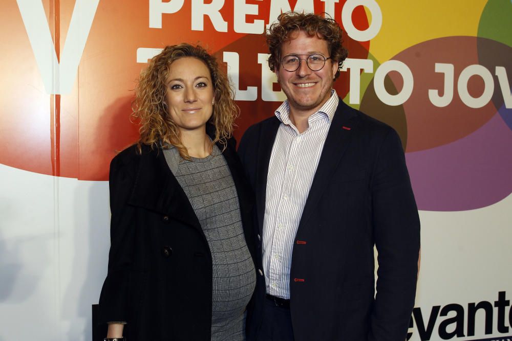 Guillermo Mínguez, ganador de un premio Talento Joven en una edición anterior, junto a su mujer.