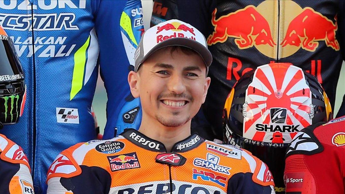 Lorenzo se muestra sonriente en la foto de inicio de curso