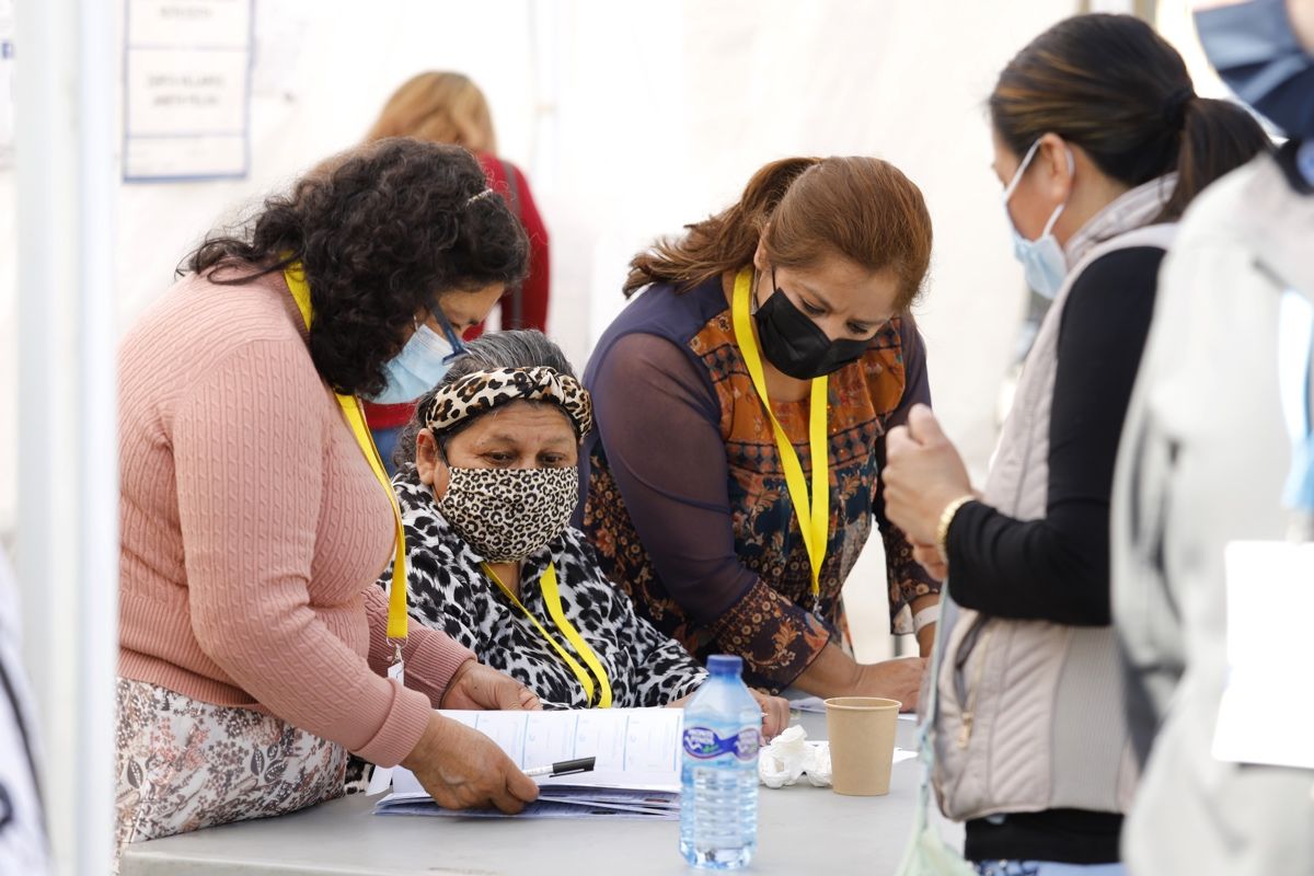 Los ecuatorianos residentes en la Región votan en las elecciones de su país