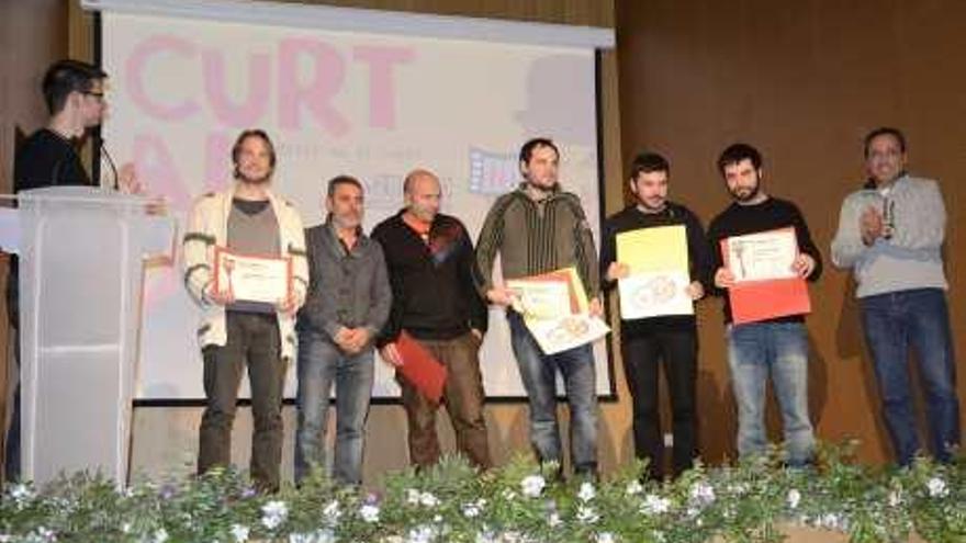 Los premiados con el alcalde y el edil de Cultura.