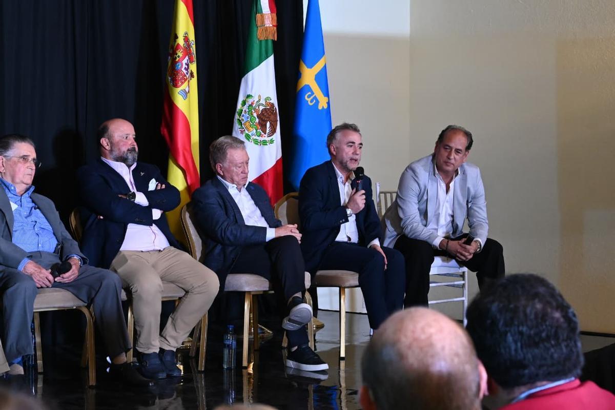 Por la izquierda, Miguel Fernández, José Miguel Fernández, Ángel Peña, Jorge Peña y Eduardo Benítez.