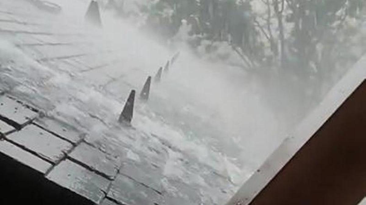 Una fuerte tormenta descarga sobre Benasque