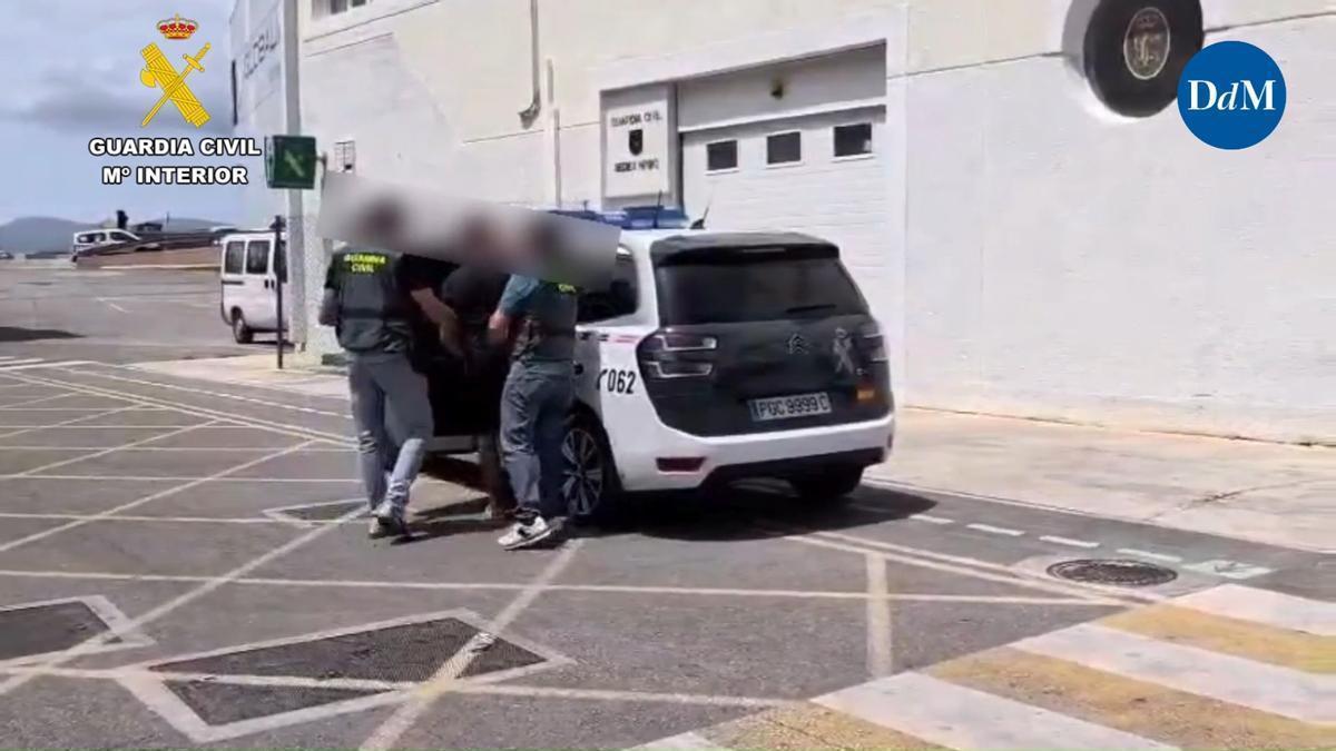 Interceptan cuatro envíos de paquetes con 19 kilos de droga oculta entre ropa y comida en el Aeropuerto de Palma