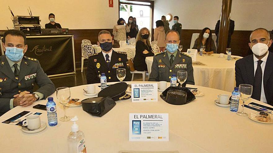 José Hernández Mosquera, coronel jefe de la Comandancia de la Guardia Civil de Alicante; Ignacio del Olmo Fernández, comisario jefe de la Comisaría Provincial de la Policía Nacional; Francisco Rodríguez Lorenzo, coronel jefe de Operaciones  de la Comandancia de la Guardia Civil de Alicante y Adrián Ivorra, director general Audiovisual de Prensa Ibérica.