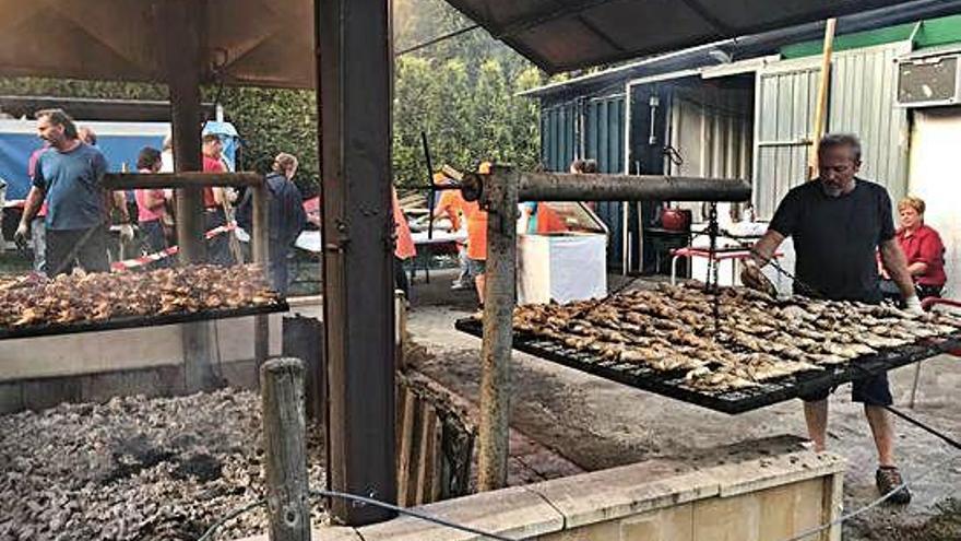 Fiesta del pollo pedrosiano de Orro, el año pasado.