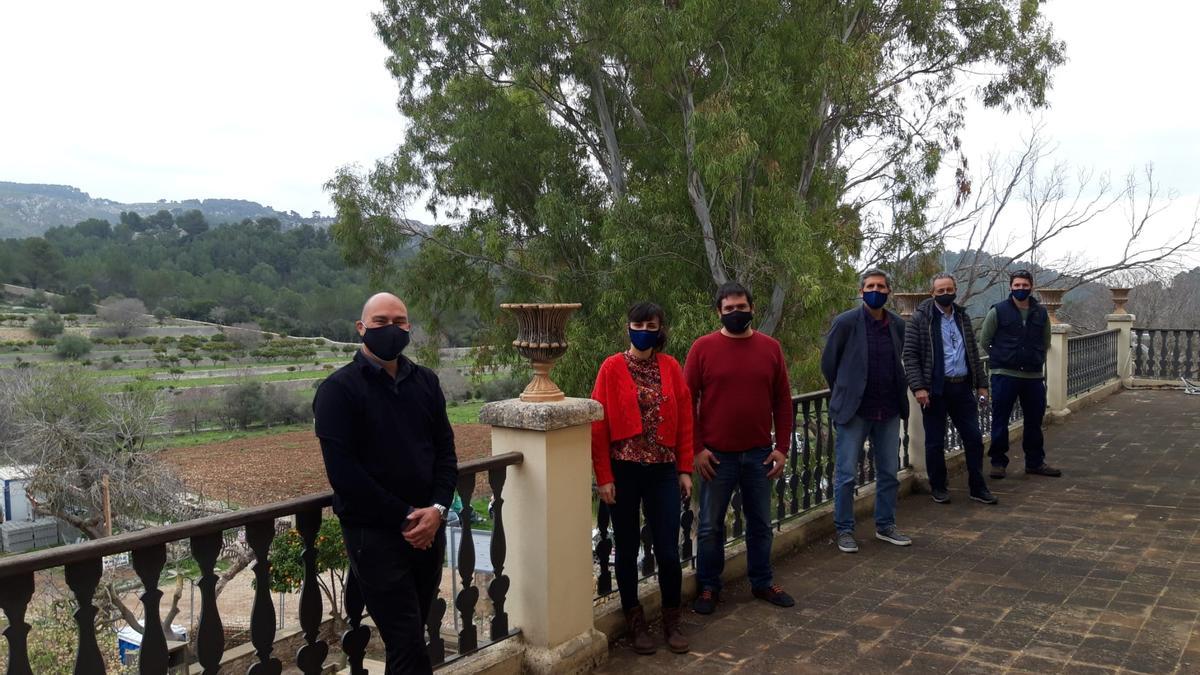 Responsables del Ayuntamiento y de Amadip Esment, hoy en la finca de Galatzó.