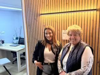 Pilar Pardo mecanografía ahora la historia de un negocio emblemático en Grado: "Hoy todo pasa por un teclado"