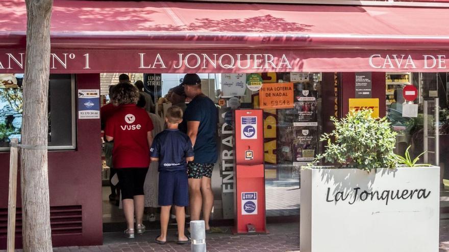 Deu estancs nous a la Jonquera per explotar el turisme de tabac francès