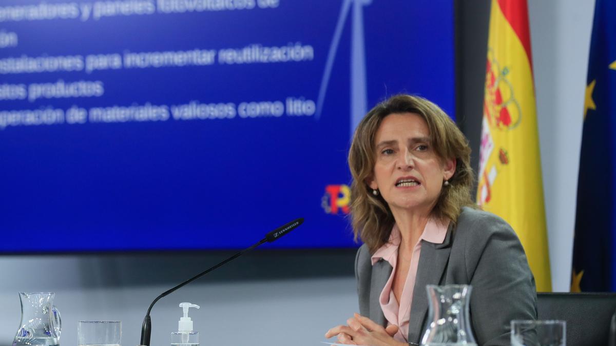 La vicepresidenta tercera y ministra para la Transición Ecológica y el Reto Demográfico, Teresa Ribera, en rueda de prensa posterior al Consejo de Ministros. La vicepresidenta tercera y ministra para la Transición Ecológica y el Reto Demográfico, Teresa Ribera, en rueda de prensa posterior al Consejo de Ministros.